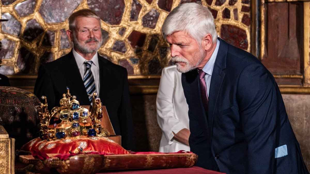 Sedm klíčníků otevřelo korunní komoru s korunovačními klenoty
