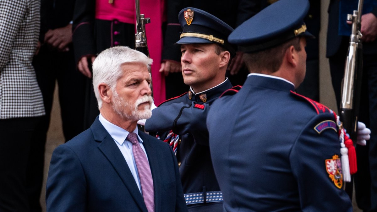 Sedm klíčníků otevřelo korunní komoru s korunovačními klenoty