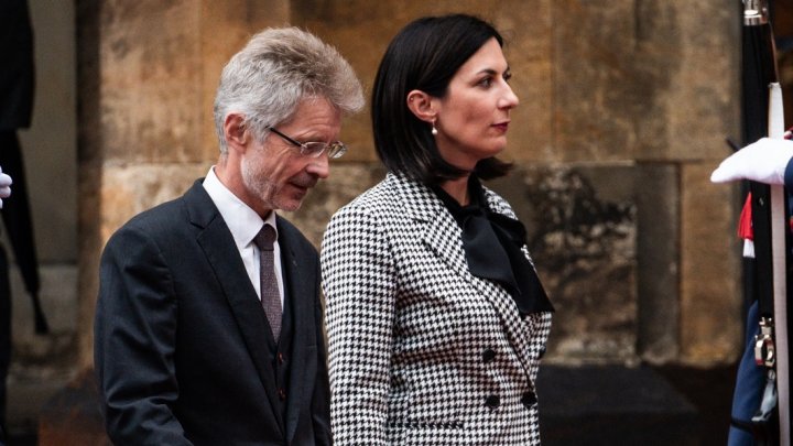 Sedm klíčníků otevřelo korunní komoru s korunovačními klenoty