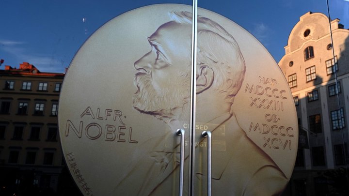 Nobelova cena je ocenění každoročně udělované za zásadní vědecký výzkum, technické objevy či za přínos lidské společnosti. Ocenění se uděluje ve Stockholmu.
