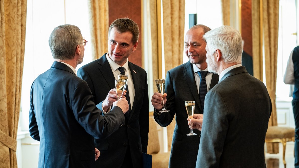 Prezident Petr Pavel jmenoval za účasti premiéra dva nové členy vlády