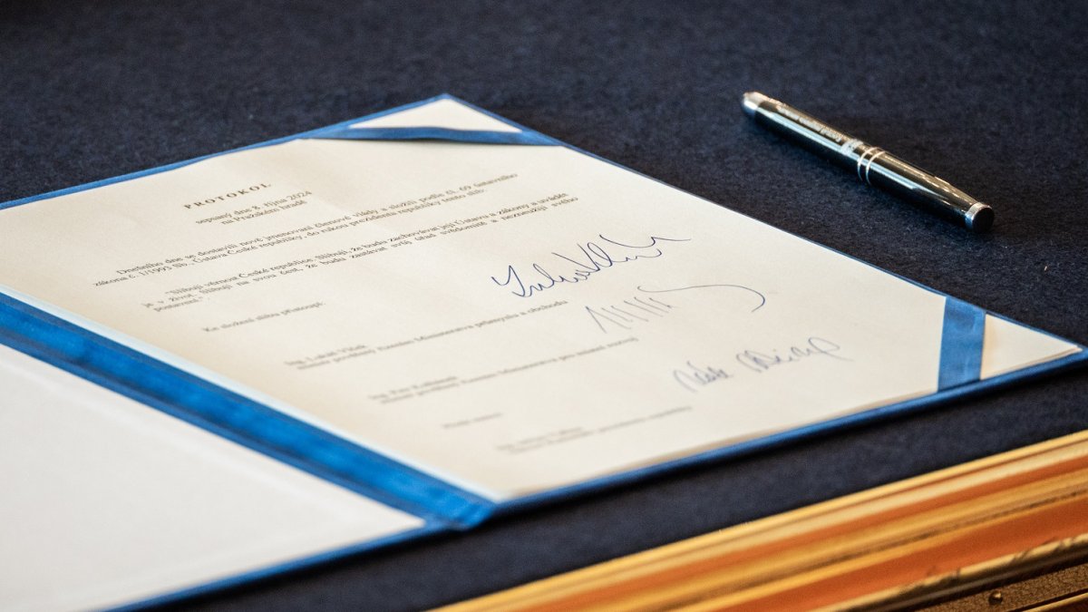 Prezident Petr Pavel jmenoval za účasti premiéra dva nové členy vlády