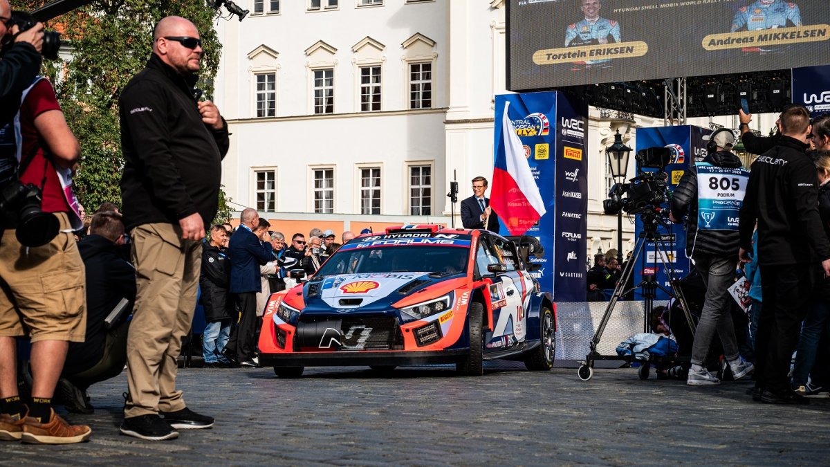 Zahájení Středoevropské rally u Pražského hradu (17.10.2024)