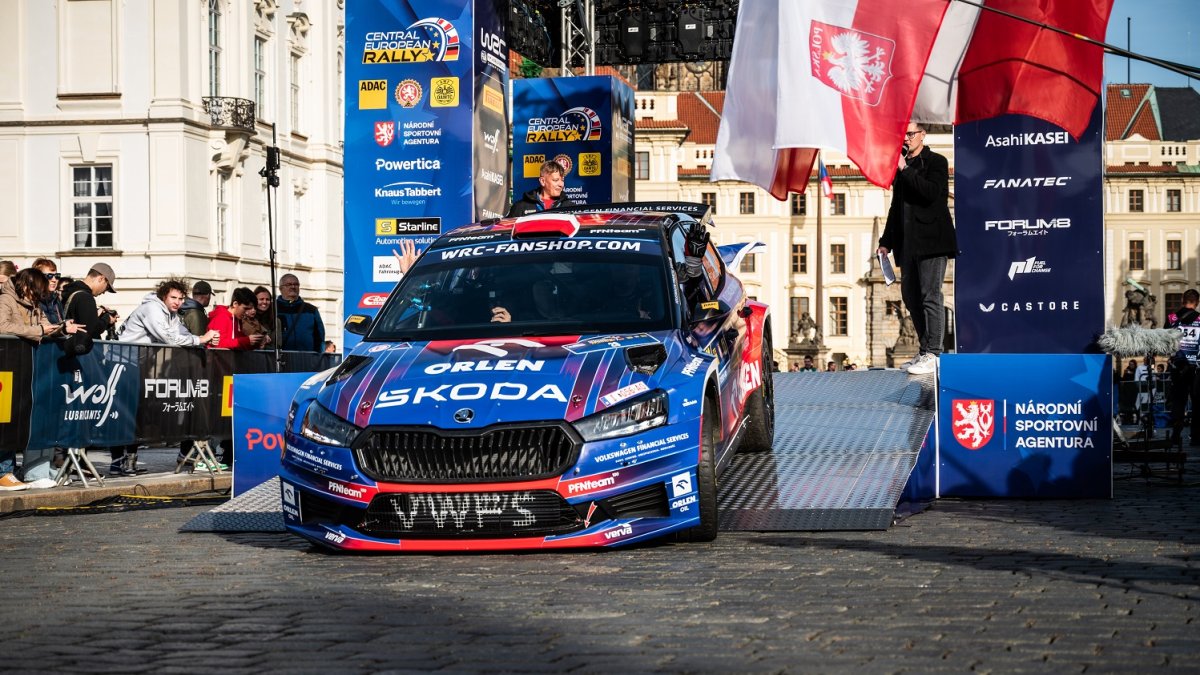 Zahájení Středoevropské rally u Pražského hradu (17.10.2024)