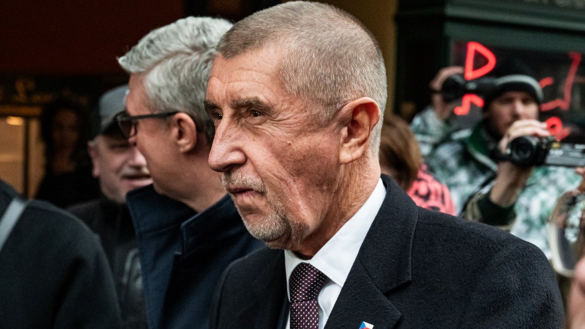 Andrej Babiš na Národní třídě během oslav 17. listopadu