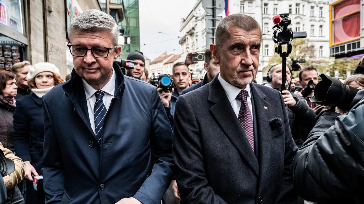 Andrej Babiš na Národní třídě během oslav 17. listopadu