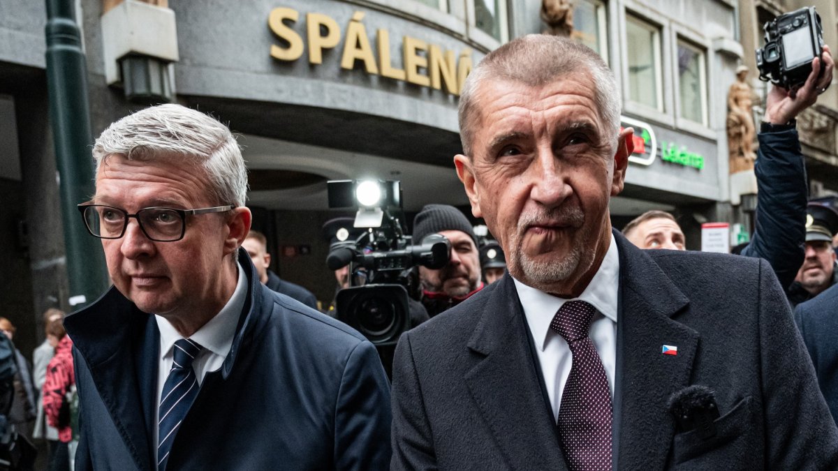 Andrej Babiš s Karlem Havlíčkem na Národní třídě během oslav 17. listopadu