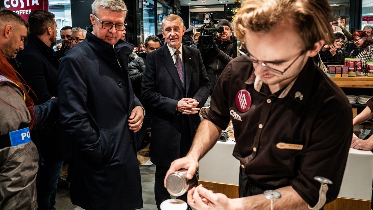 Andrej Babiš s Karlem Havlíčkem na Národní třídě během oslav 17. listopadu