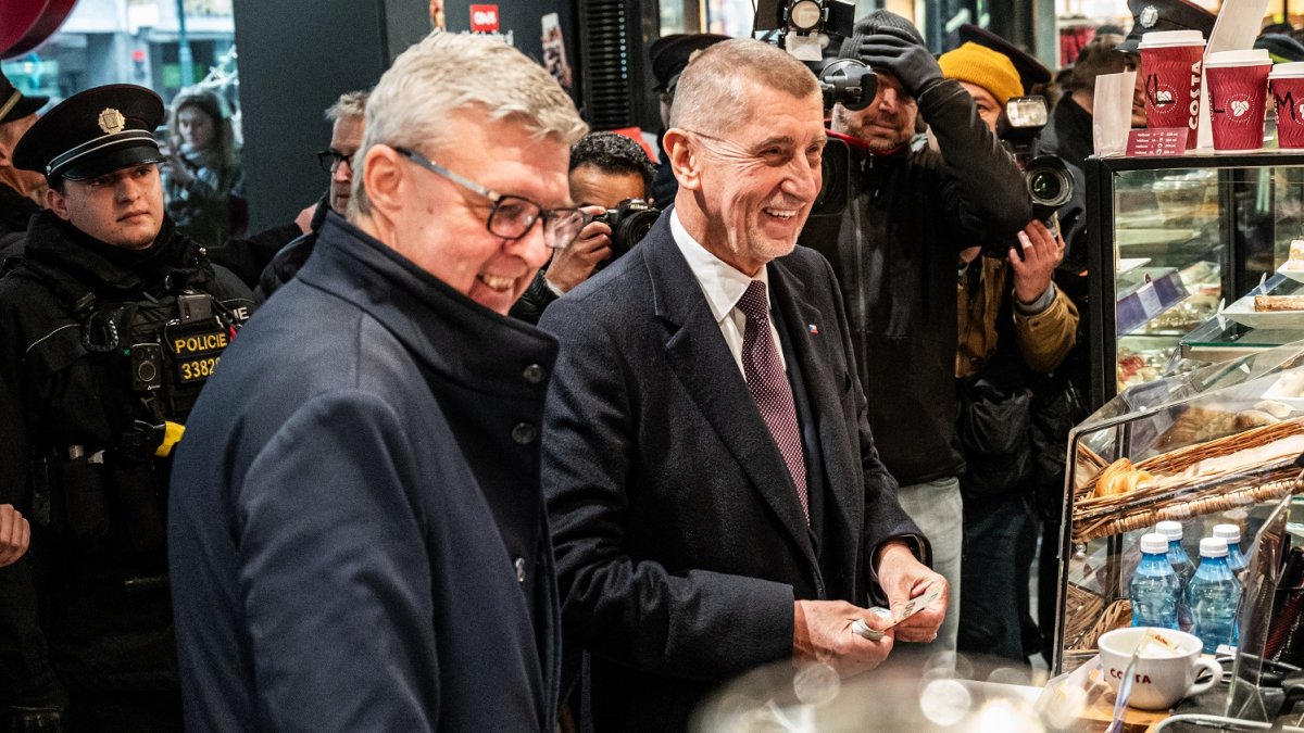 Andrej Babiš s Karlem Havlíčkem na Národní třídě během oslav 17. listopadu