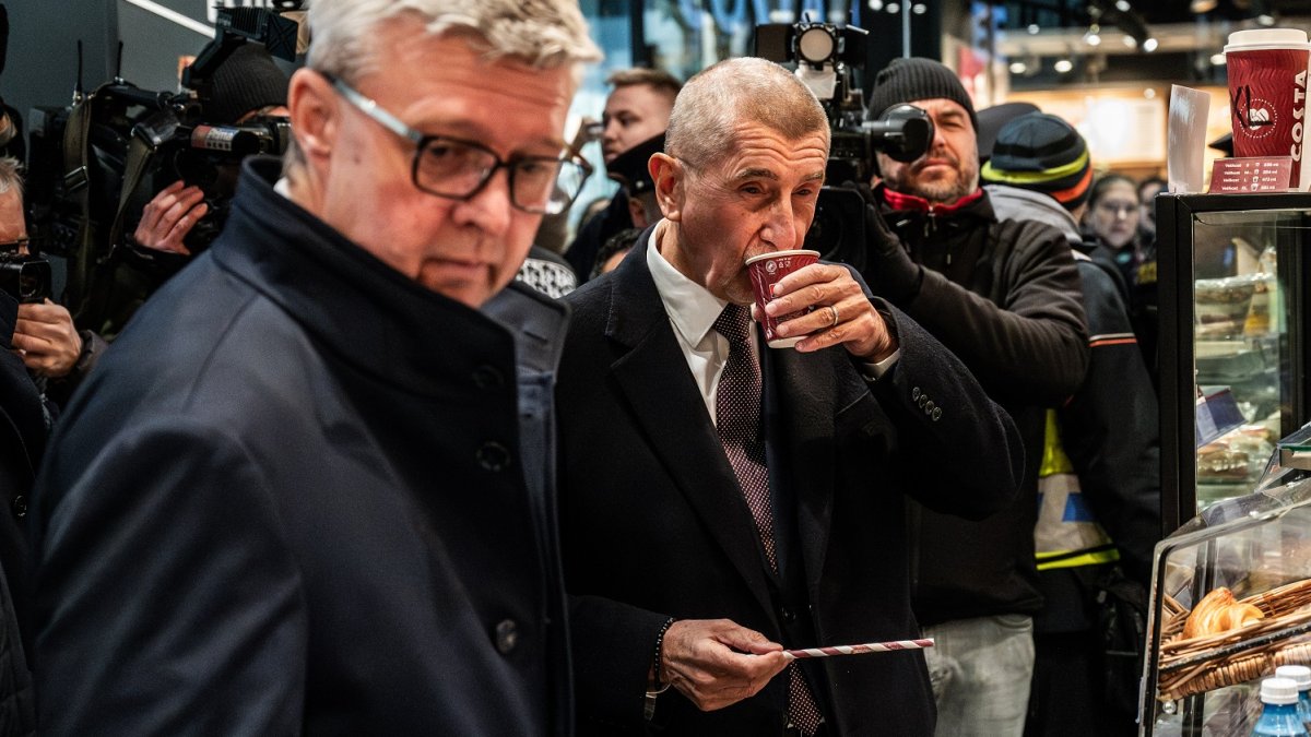 Andrej Babiš s Karlem Havlíčkem na Národní třídě během oslav 17. listopadu