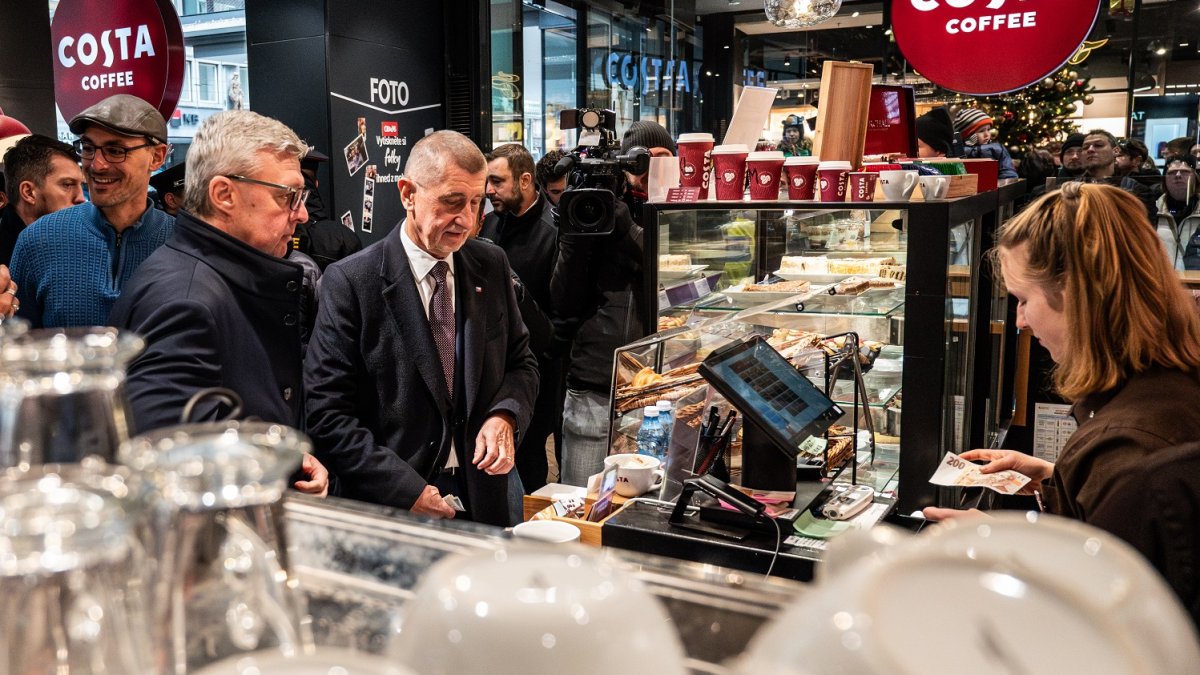 Andrej Babiš s Karlem Havlíčkem na Národní třídě během oslav 17. listopadu