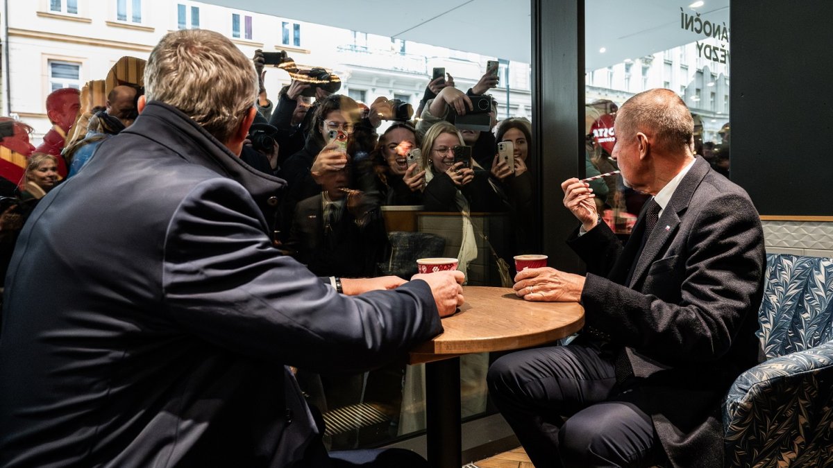 Andrej Babiš s Karlem Havlíčkem na Národní třídě během oslav 17. listopadu