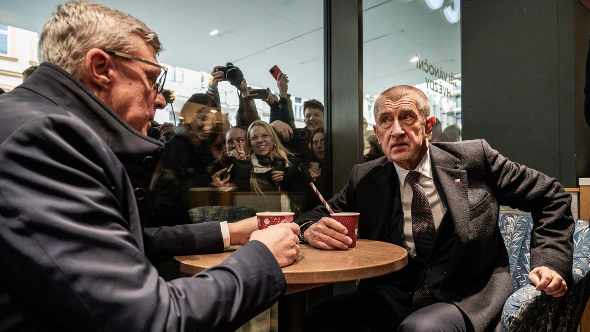 Andrej Babiš s Karlem Havlíčkem na Národní třídě během oslav 17. listopadu