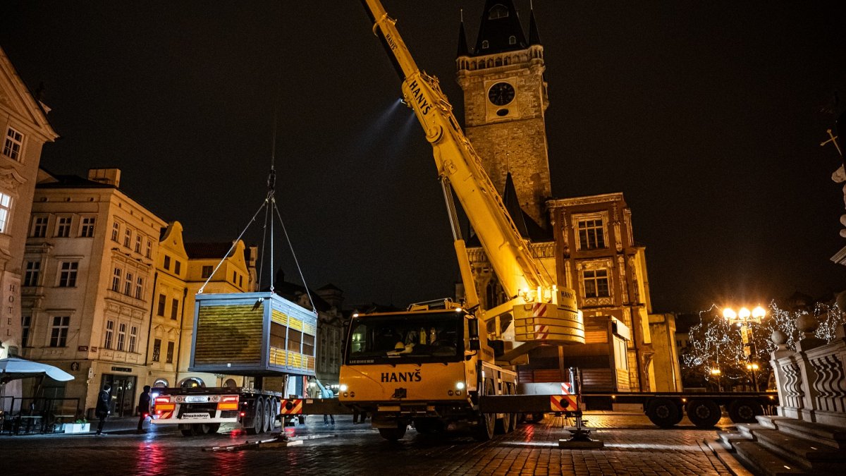 Stavba vánočních trhů na Staroměstském náměstí (26.11.2024)