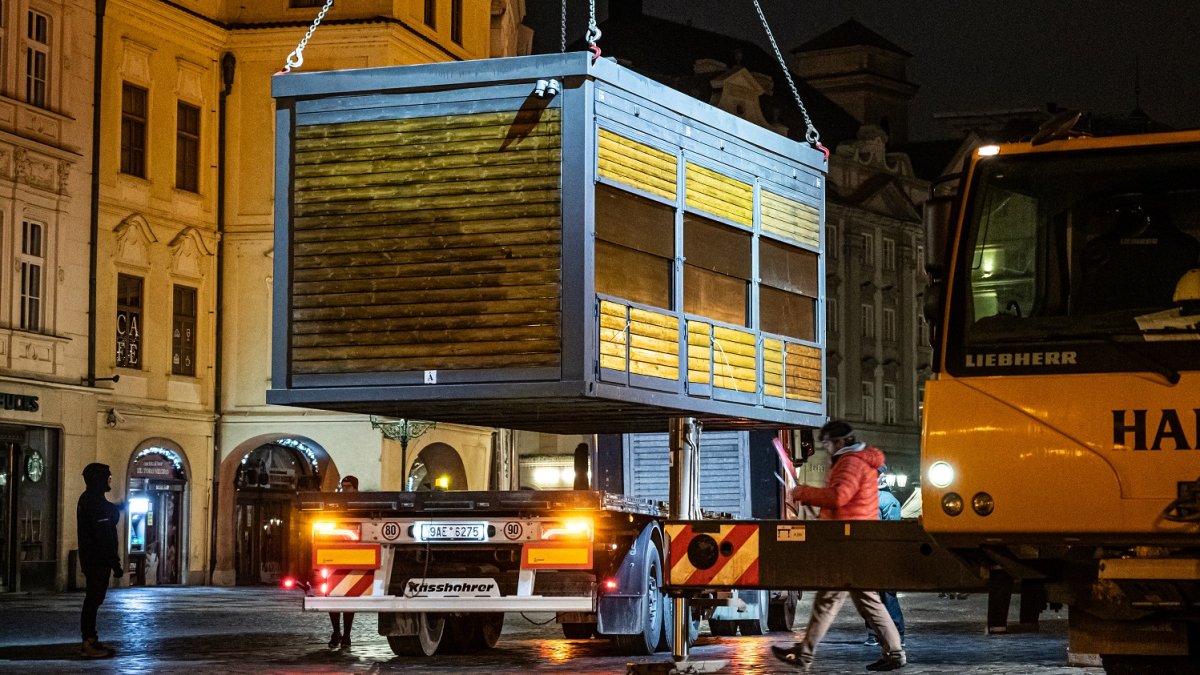 Stavba vánočních trhů na Staroměstském náměstí (26.11.2024)