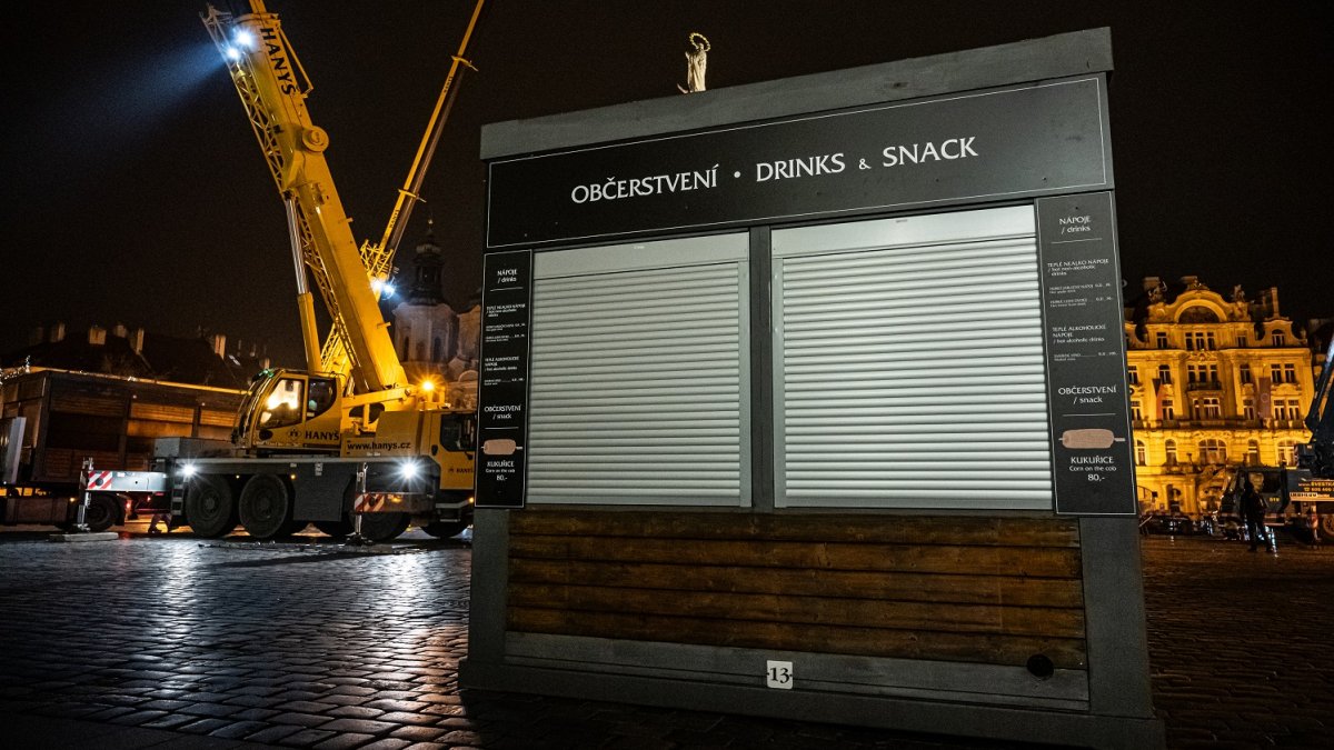 Stavba vánočních trhů na Staroměstském náměstí (26.11.2024)