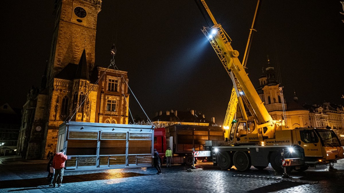 Stavba vánočních trhů na Staroměstském náměstí (26.11.2024)