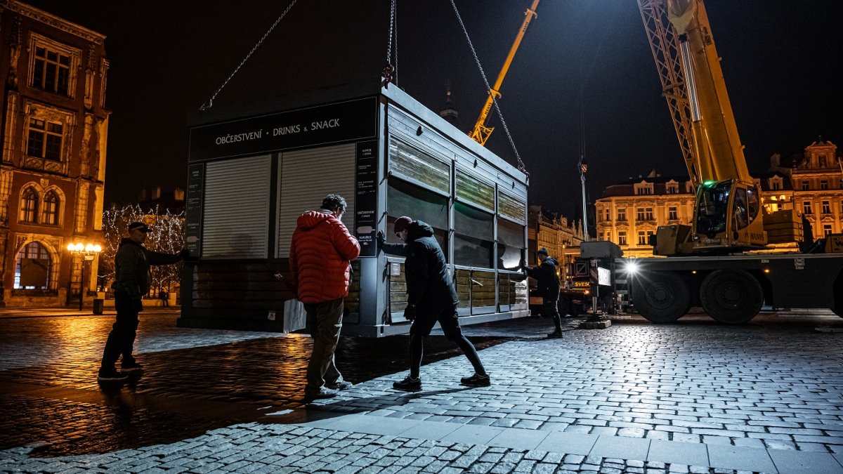 Stavba vánočních trhů na Staroměstském náměstí (26.11.2024)