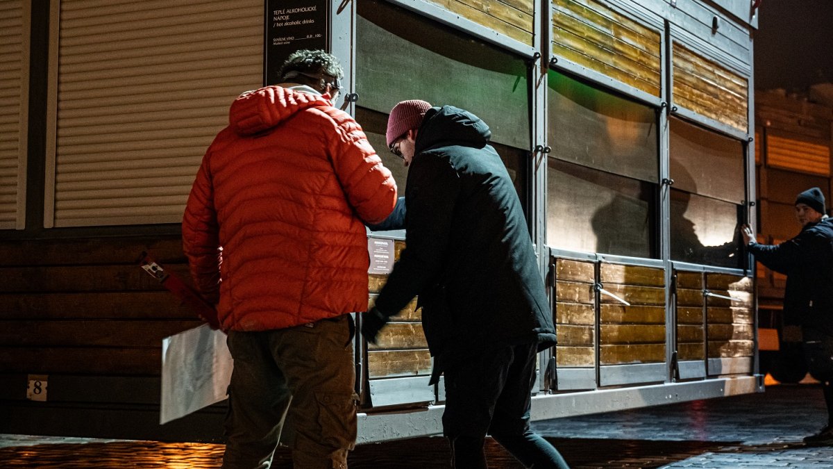 Stavba vánočních trhů na Staroměstském náměstí (26.11.2024)