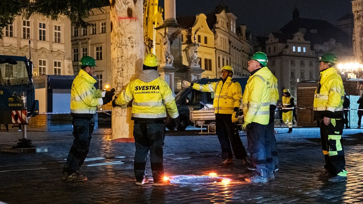 Ukotvení vánočního stromu na Staroměstském náměstí (26.11.2024)