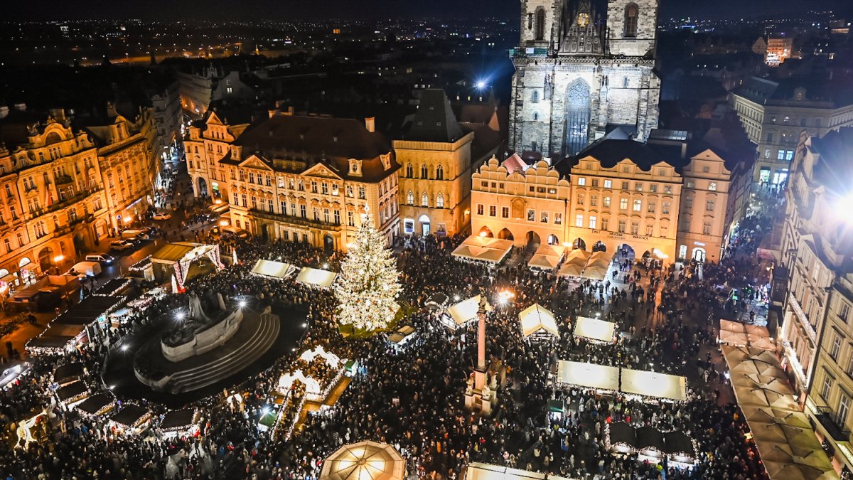 Vánoční strom na Staroměstském náměstí v Praze 2024