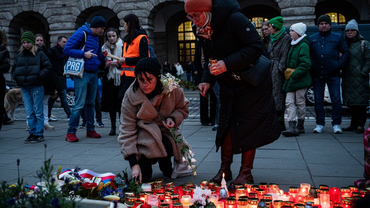 V Praze proběhla pieta za oběti loňské střelby na FF UK. (21.12.2024)