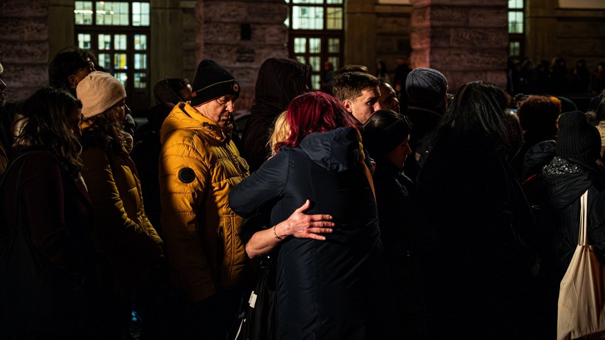 V Praze proběhla pieta za oběti loňské střelby na FF UK. (21.12.2024)