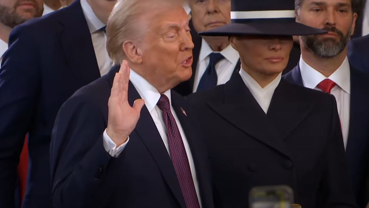 Donald Trump složil prezidentskou přísahu