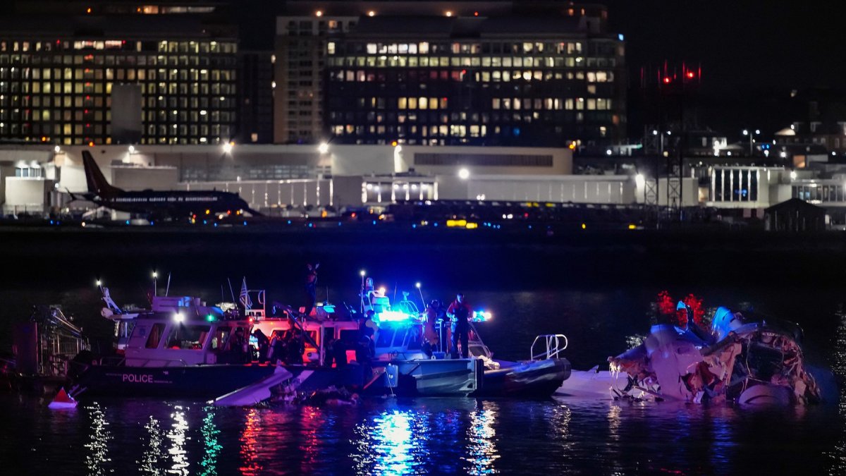 Pátrací operace u Reaganova národního letiště ve Washingtonu, D.C.