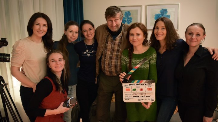 Začalo natáčení nového filmu režisérky Evy Toulové Deník shopaholičky. 