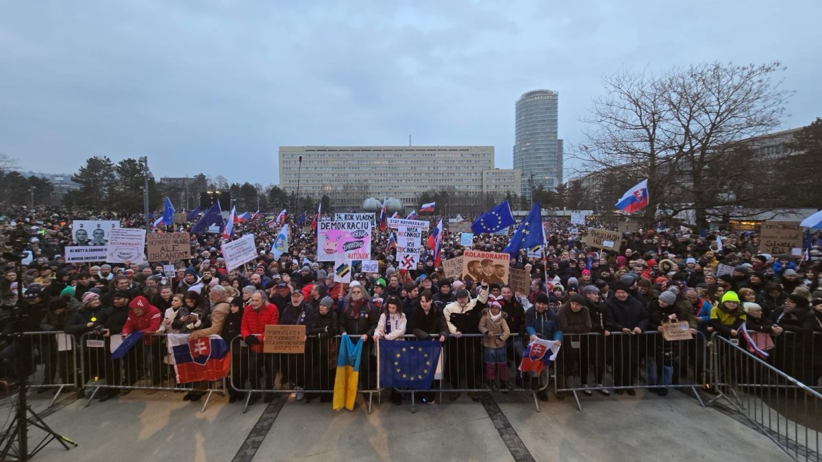Na Slovensku pokračují demonstrace proti Robertu Ficovi. (7.2.2025)