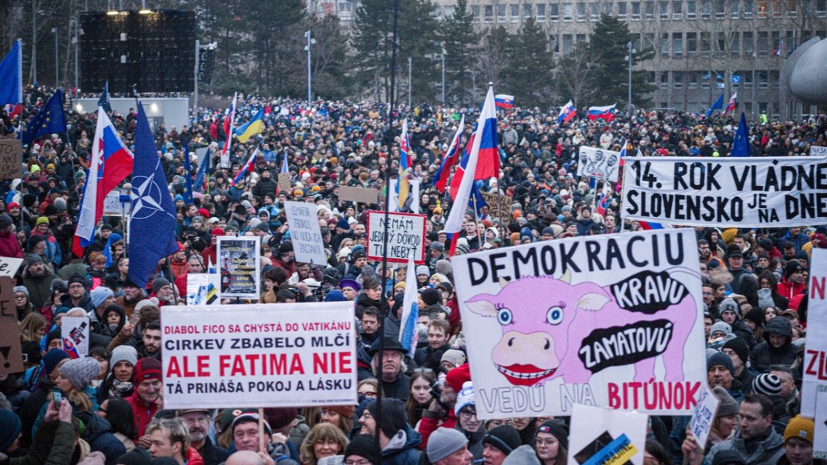 Na Slovensku pokračují demonstrace proti Robertu Ficovi. (7.2.2025)