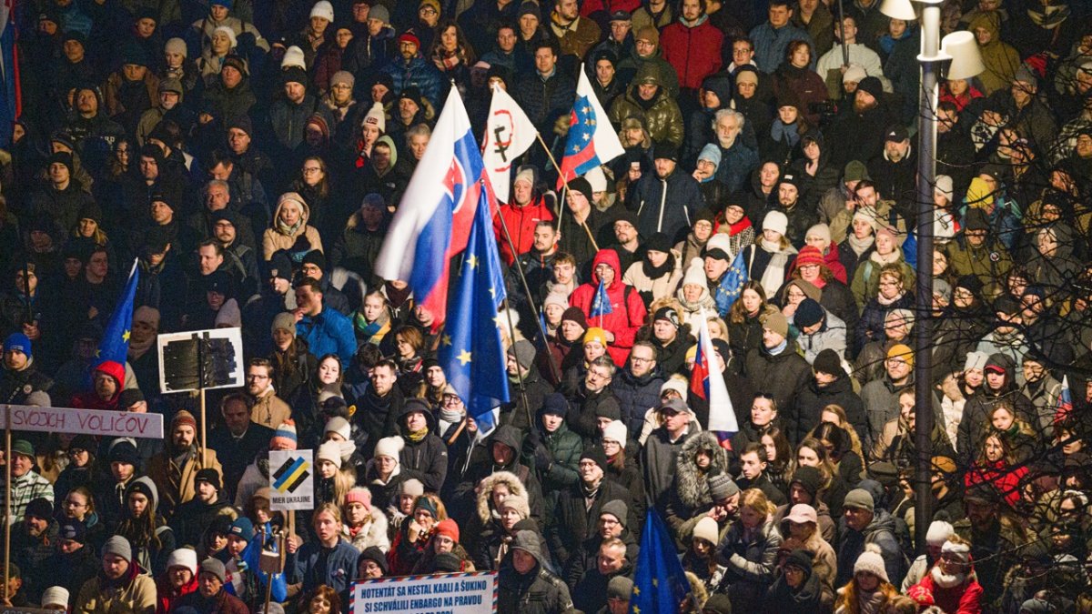 Na Slovensku pokračují demonstrace proti Robertu Ficovi. (7.2.2025)