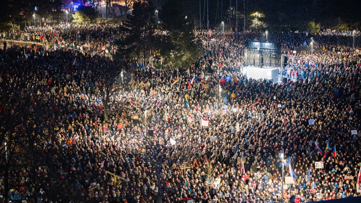 Na Slovensku pokračují demonstrace proti Robertu Ficovi. (7.2.2025)