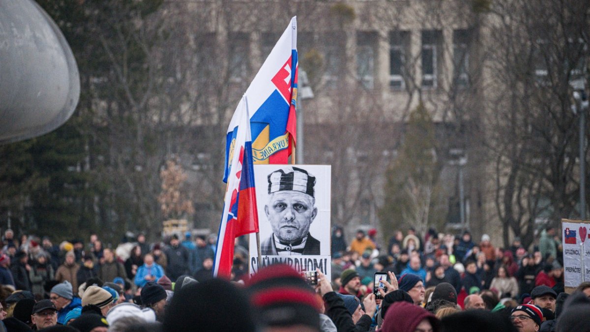 Na Slovensku pokračují demonstrace proti Robertu Ficovi. (7.2.2025)