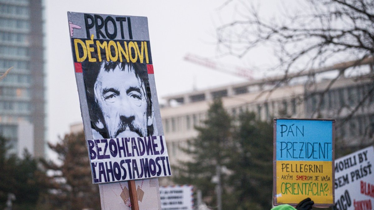 Na Slovensku pokračují demonstrace proti Robertu Ficovi. (7.2.2025)