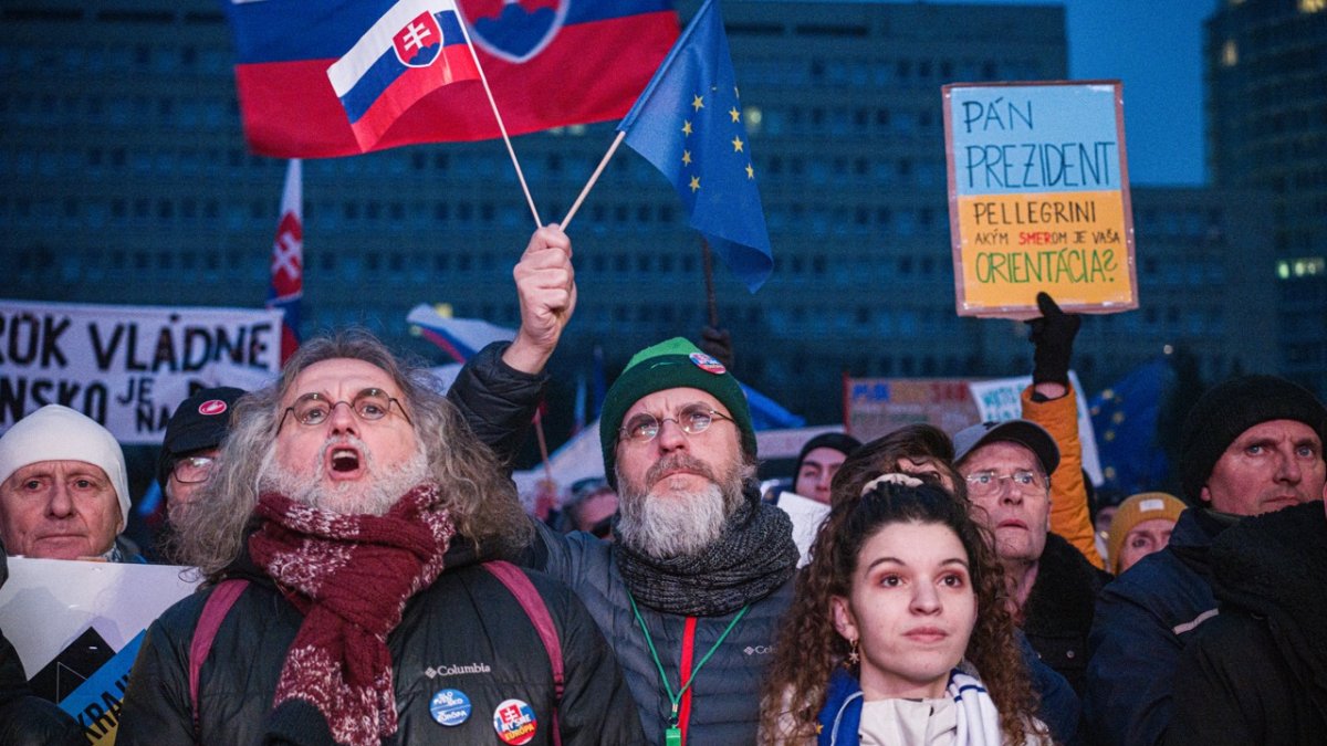 Na Slovensku pokračují demonstrace proti Robertu Ficovi. (7.2.2025)