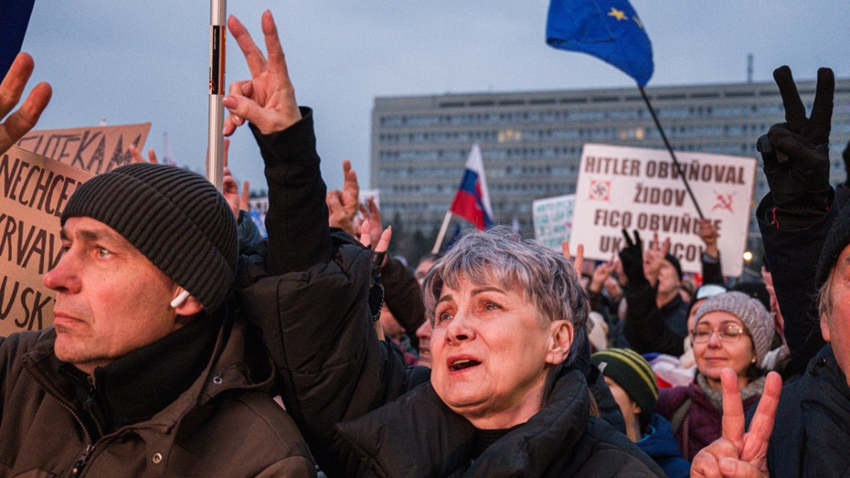 Na Slovensku pokračují demonstrace proti Robertu Ficovi. (7.2.2025)