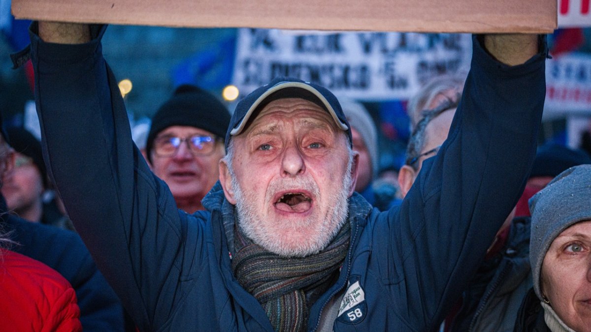 Na Slovensku pokračují demonstrace proti Robertu Ficovi. (7.2.2025)