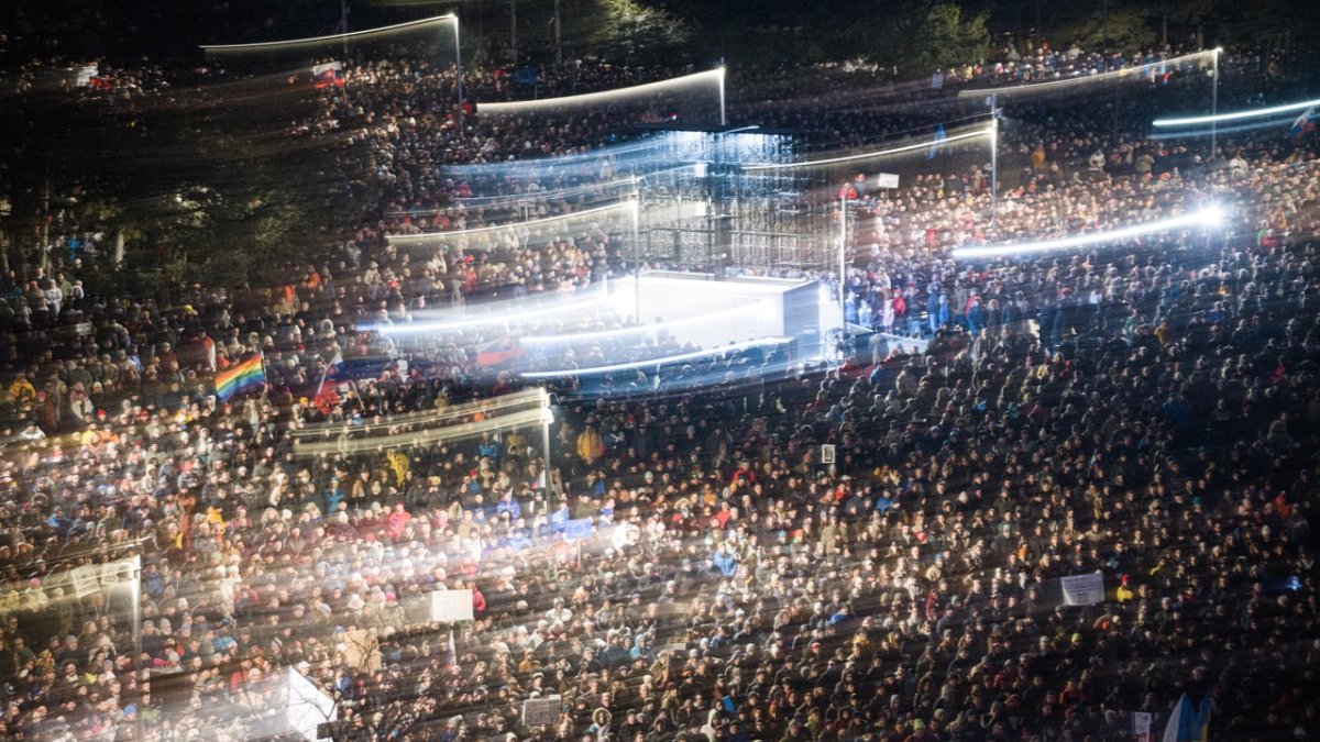 Na Slovensku pokračují demonstrace proti Robertu Ficovi. (7.2.2025)