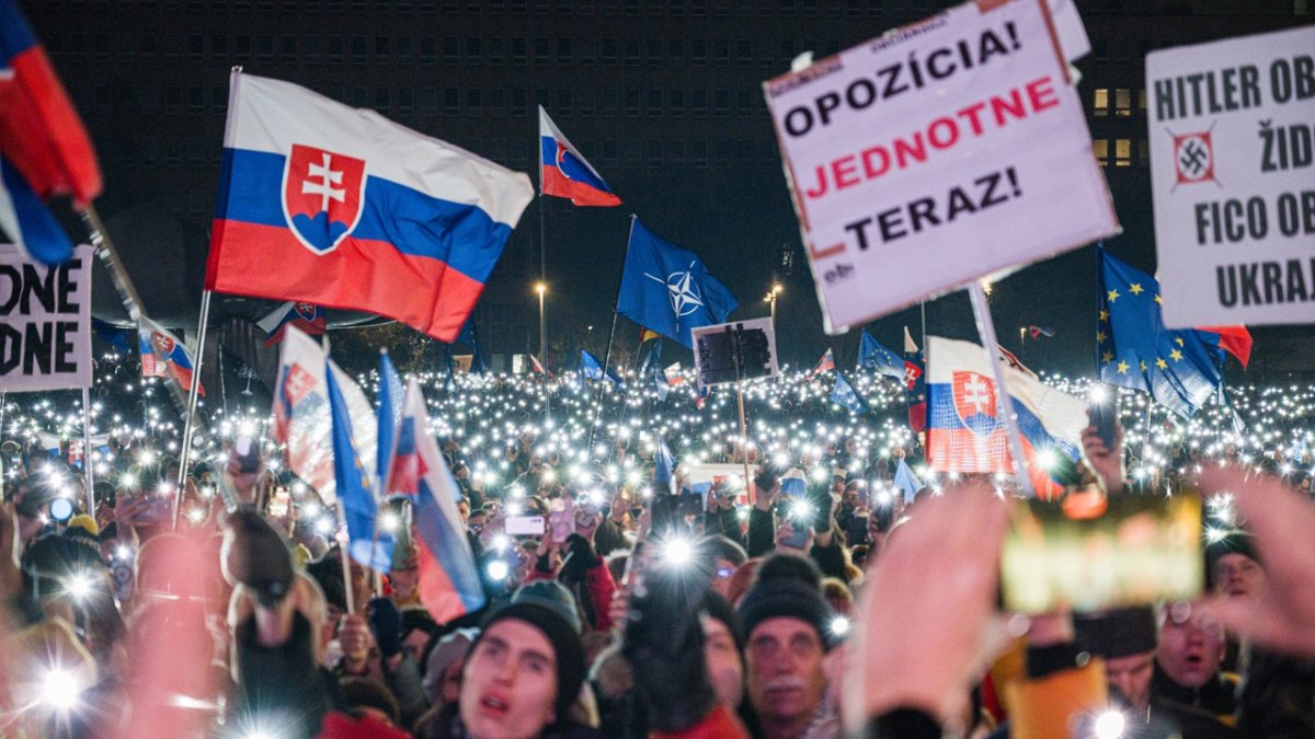 Na Slovensku pokračují demonstrace proti Robertu Ficovi. (7.2.2025)