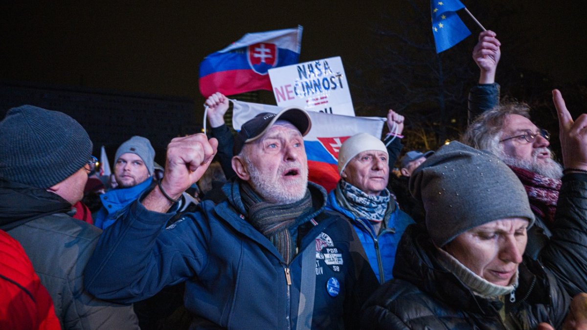 Na Slovensku pokračují demonstrace proti Robertu Ficovi. (7.2.2025)