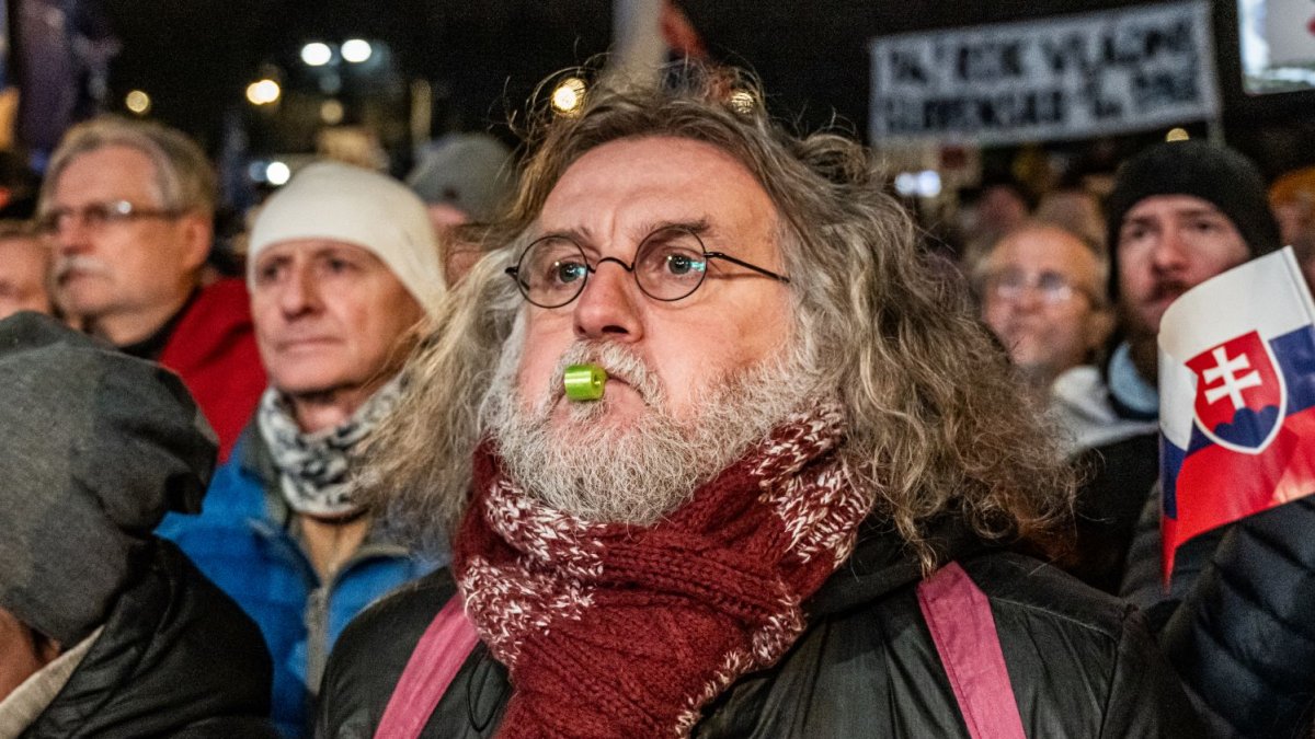 Na Slovensku pokračují demonstrace proti Robertu Ficovi