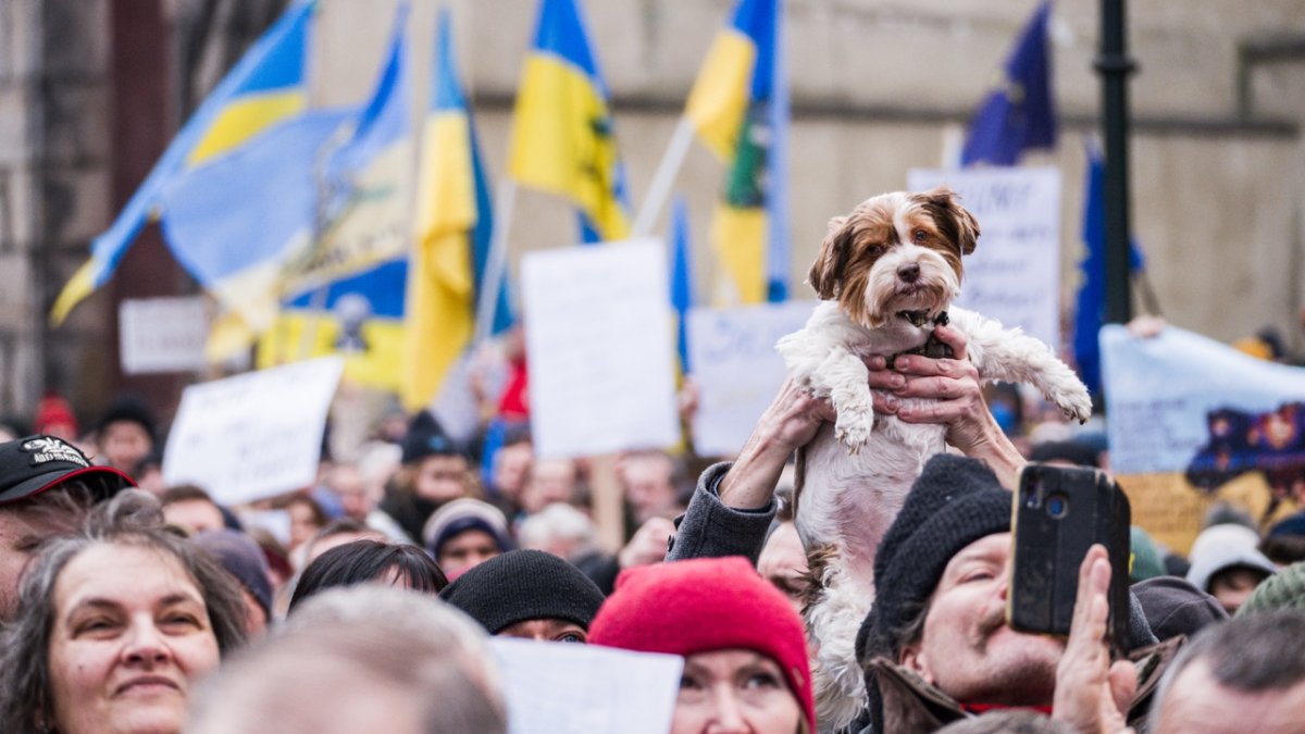 V Praze proběhla demonstrace na podporu Ukrajiny k třetímu výročí ruské invaze. (23.2.2025)