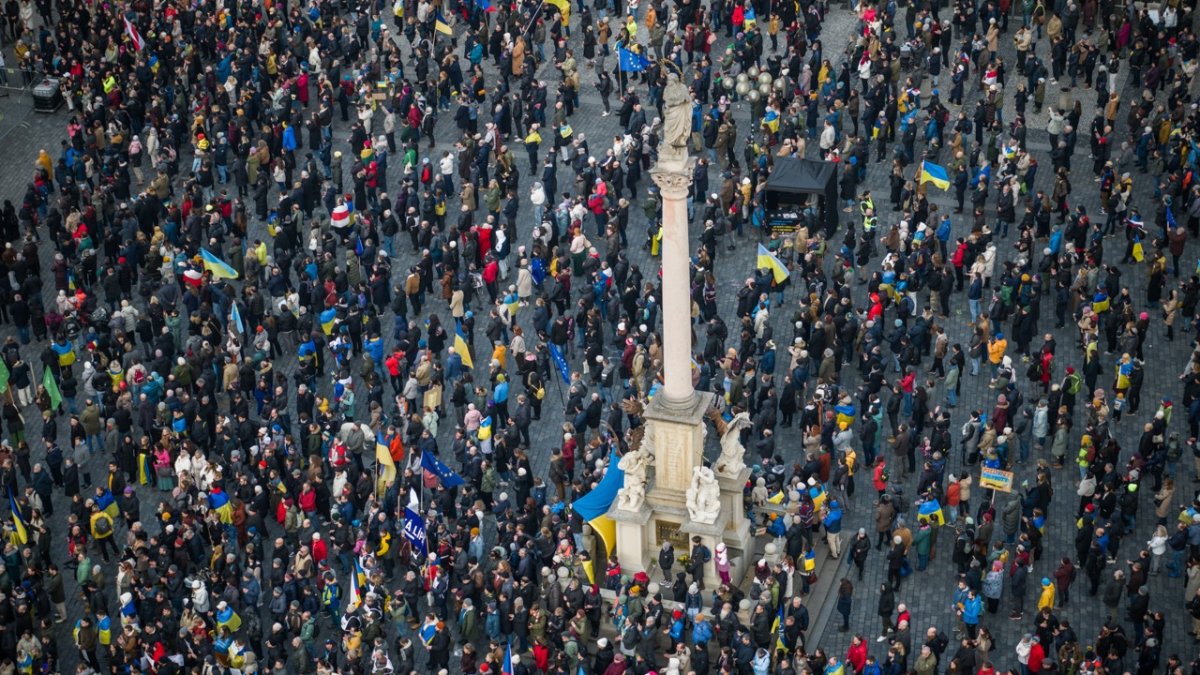 V Praze proběhla demonstrace na podporu Ukrajiny k třetímu výročí ruské invaze. (23.2.2025)