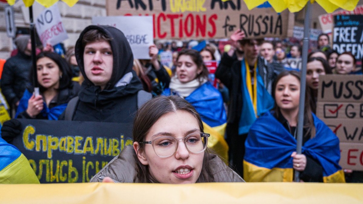 V Praze proběhla demonstrace na podporu Ukrajiny k třetímu výročí ruské invaze. (23.2.2025)