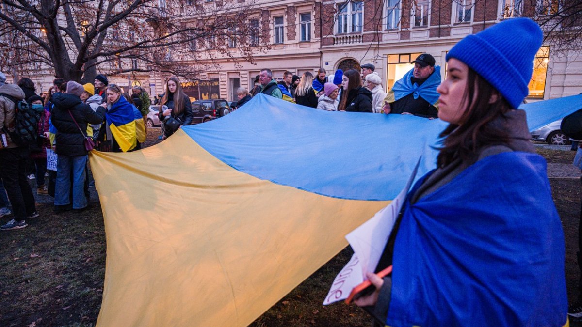 V Praze proběhla demonstrace na podporu Ukrajiny k třetímu výročí ruské invaze. (23.2.2025)
