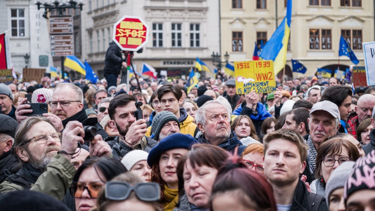 V Praze proběhla demonstrace na podporu Ukrajiny k třetímu výročí ruské invaze. (23.2.2025)