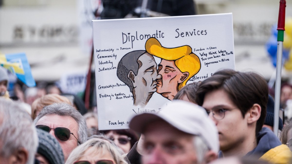 V Praze proběhla demonstrace na podporu Ukrajiny k třetímu výročí ruské invaze. (23.2.2025)