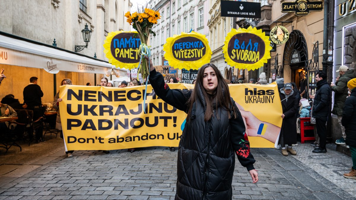 V Praze proběhla demonstrace na podporu Ukrajiny k třetímu výročí ruské invaze. (23.2.2025)